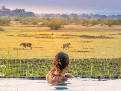 Entspannung im Pool der Kafunta River Lodge, Sambia