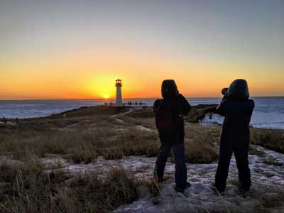 Sonnenuntergang mit Leuchtturm am St.-Lorenz-Strom