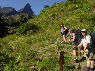 Wanderer auf einen Bergpfad von Reunion