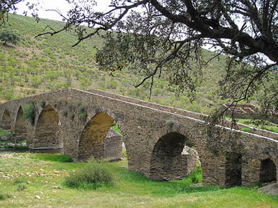 Steinbrücke in der Extremadura