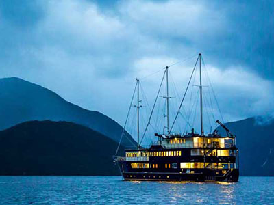Fjord-Bootsfahrt auf Neuseeland-Rundreise