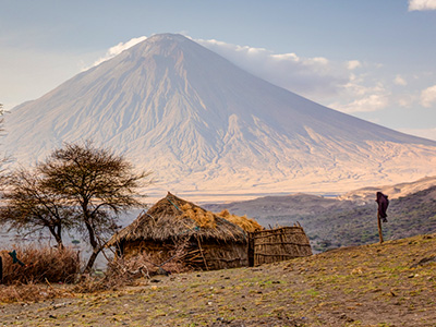 Im Norden von Tansania liegt der Lengai Vulkan am Natron See